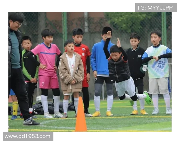 小飞侠足球俱乐部携手青少年培养未来足球明星的梦想之旅